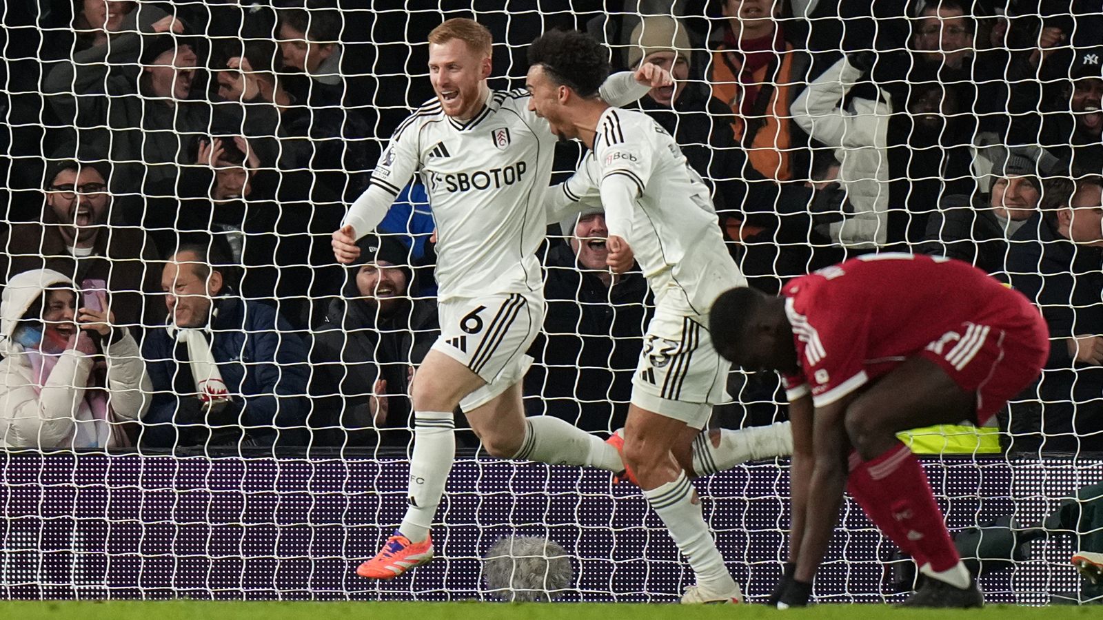 แฮร์ริสัน รีด ยิงประตูตีเสมอในช่วงท้ายเกม ช่วยให้ฟูแล่มเสมอกับลิเวอร์พูล 2-2